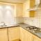 2 Bedrooms Modern Central London Apartment, Full Kitchen, 5 minutes Tube Station