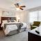 Modern + Cozy Townhome - minutes to Avalon w/king