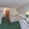 Super 8 by Wyndham Reedsburg