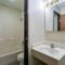 Super 8 by Wyndham Reedsburg