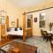 Royston Hall Historical Guesthouse - Umtentweni