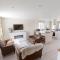The Woodland Collection, 10 mins from beaches