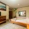 Cadillac Rock Beach Hotel