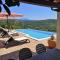Home Andrea with infinity salty pool