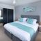 Modern and Spacious Home From Home 1 mile from M1 - with Netflix, Prime Video, PS5, free parking, superfast WiFi, BBQ - Sleeps 11 - By Brightleap Apartments