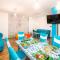 Foto: Colorful art apartment in top center