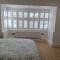 Spacious 2-bed apartment in central Kingston near Richmond Park - كينجستون أبون تيمز