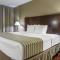 Econo Lodge Inn & Suites Triadelphia - Wheeling - Triadelphia