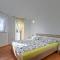 Holiday Home Amber by Interhome