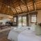 Hlosi Game Lodge - Amakhala Game Reserve - Amakhala Game Reserve