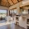 Hlosi Game Lodge - Amakhala Game Reserve - Amakhala Game Reserve