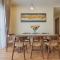 BunHomestay SPACIOUS 4 Bedroom CITY&SEA View 1 min walk to SEA