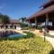 Mae Phim -Beachfront living in a villa with a private pool !