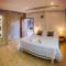 Tonmai Suites