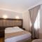 Moonshine Hotel & Suites