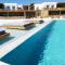 Myconian Crown Suites - كالافاتيس