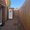 Sunny Garden WFH Retreat with Private Entrance and Parking near NEC BHX JLR