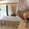 A MANDRIA, appartements avec cuisine 30m2, patio, vue Montagnes et citadelle, 5 minutes à pied du centre ville et des rivières
