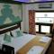 Upper Deck Houseboats