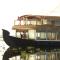 Upper Deck Houseboats