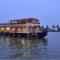 Upper Deck Houseboats