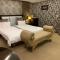 Crystal Business Motel