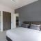 By The Sea Beach Front Apartment - 峇都丁宜