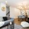Contemporary Farmhouse Home - King Bed - Double Garage Parking - Free WiFi & Netflix - Long Stays Welcome