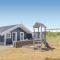 Three-Bedroom Holiday Home In Hvide Sande