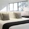 Hastings Park: Elegant Noosa Gem by the Beach