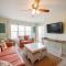 Relaxing Condo, Great Location, 3 Minute Walk To The Beach Condo