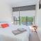 Stylish 3 Bedroom Townhouse - Free Parking