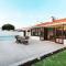 4 bedroom Luxury Villa - riverside & beachside