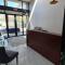 La Orchard Hotel