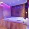 Spanish Diamond Luxury Suites & Jacuzzi