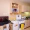 PIT-STOP NAIROBI: LOCATED NEAR AIRPORT & TOURIST CIRCUIT