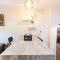 Modern and Bright 2BR Springlake Apartment By Travelio