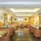 Aman Continental - 2Mins from Railway Station and 5 Mins from Metro