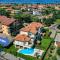 DesenzanoLoft Official Partner MARRIOTT Homes & Villas - Bea House, Sirmione with Private Garden and share Pool
