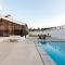 4 bedroom Luxury Villa - riverside & beachside