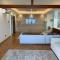 Modern 2 bed room large apartment