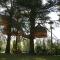 Insolite dans les arbres Les Ormes, Epiniac - 埃皮尼亚克