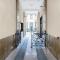 GuestHost - Isola View Renovated Apartment