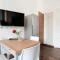 GuestHost - Isola View Renovated Apartment