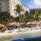 Aruba Marriott Surf and Ocean BeachFront Clubs - شاطئ بالم إيغل