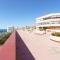 Spacious Beachfront Flat with Sea Views and Private Indoor Parking - 贝纳尔马德纳