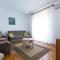 Apartments with parking space Novi Vinodolski - 11702