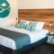 Bright Colonial Motel