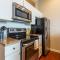 Sleeps 4! 2BR, Gym, Free Parking, Close to Major Attractions
