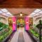 MAYFAIR Lake Resort